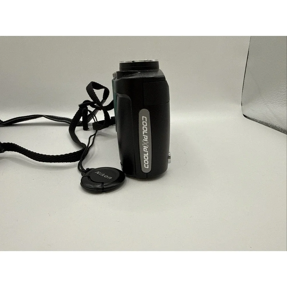 Nikon Coolpix 4500 4.0 MP 1.5